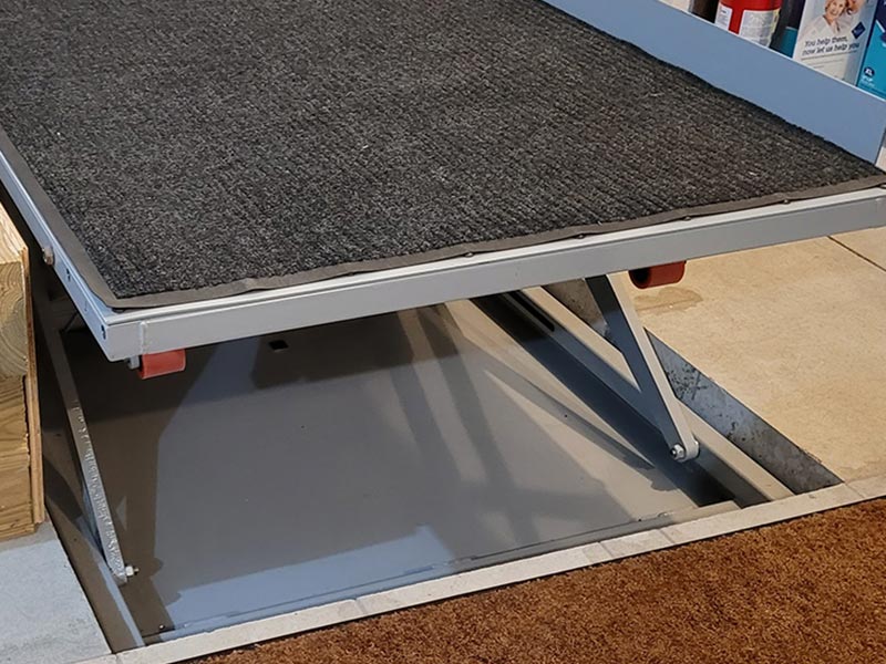 Wheelchair Platform Lift Top Right Close Wheelchair Platform Lift Top Right Close